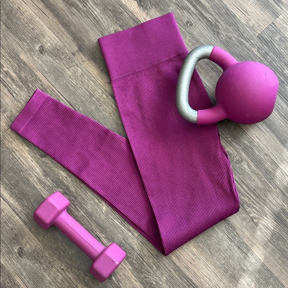 🧘🏽♀️💞🏋🏽♀️NWOT High-Waisted Ribbed Seamless Leggings Sz L/XL🏋🏽♀️💞🧘🏽♀️ - Picture 4 of 8